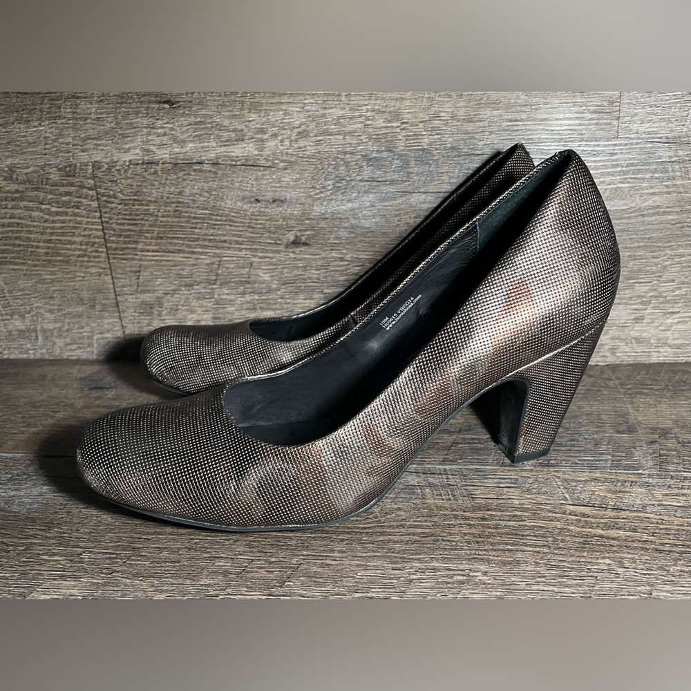 Crown By BORN ~ Sabrina Pump ~ Metallic Steppa Camo Classic Pump 10M ~ EC